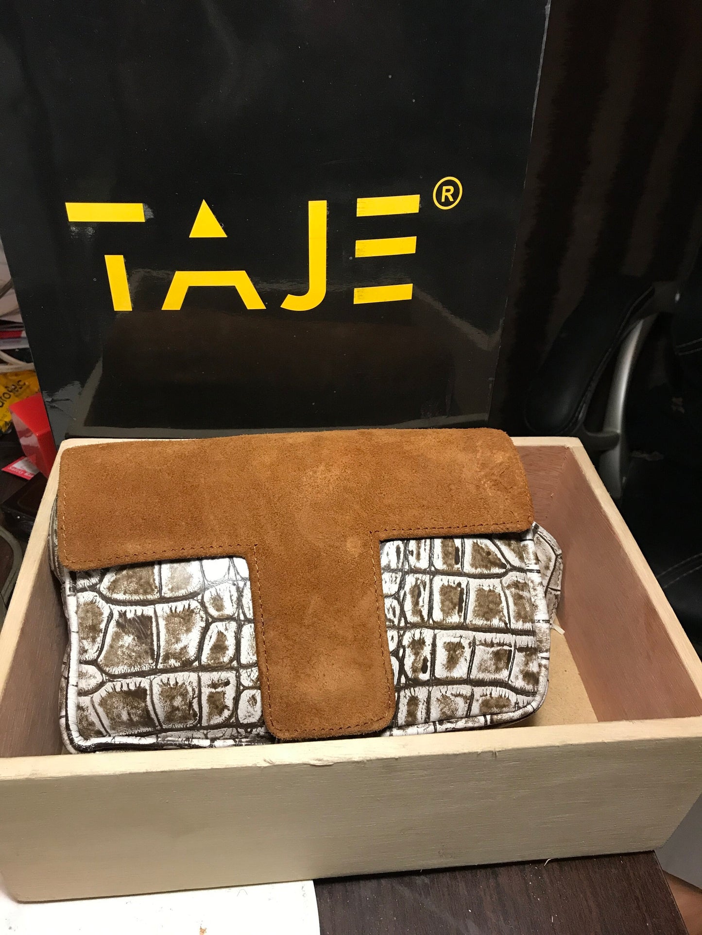 STONE CROCODILE SKIN SUEDE T PACK