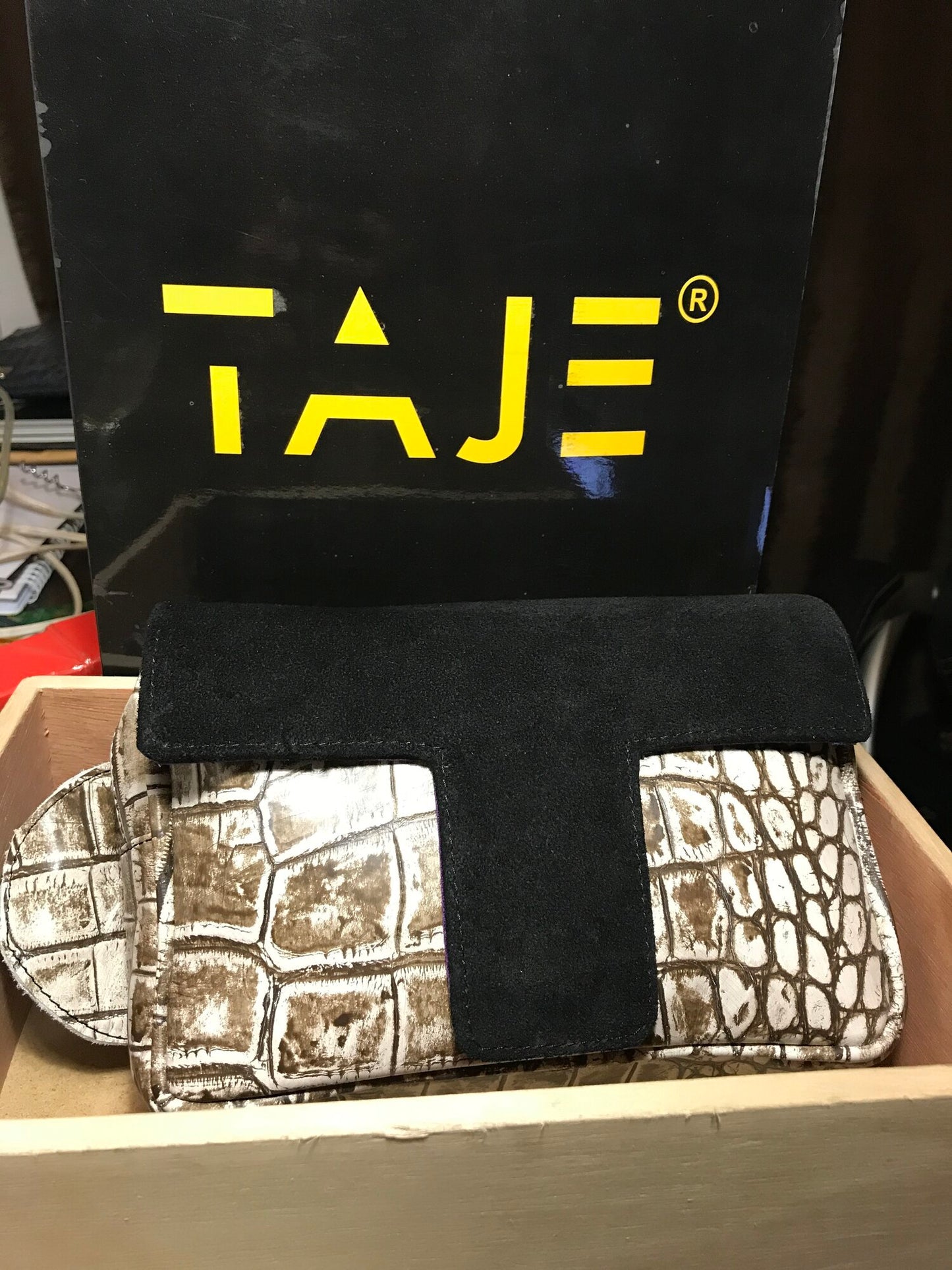 STONE CROCODILE SKIN SUEDE T PACK